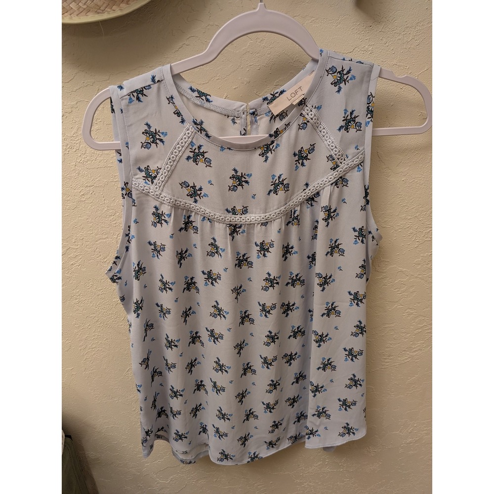 LOFT Women Light Blue Floral Print Sleeveless Lace‎ Trim Top Size M